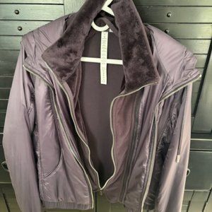 Lululemon boysenberry women’s windbreaker size 8